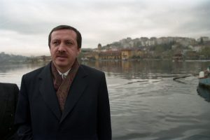 EYpKGDsWsAAe4OK 300x200 - شاهد: أردوغان ينشر صوراً له قبل 26 عاماً وهكذا بدت اسطنبول خلفه