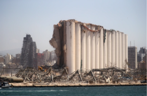 مرفأ بيروت بعد الانفجار (رويترز)