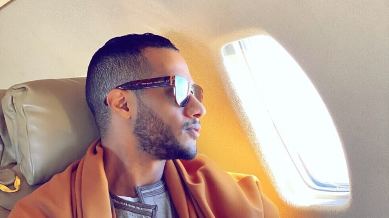 شاهد بالفيديو ...سقوط مهين للفنان المصري محمد رمضان أثناء سيره على منصة التتويج في إمارة دبى yhy 1 - شاهد بالفيديو ...سقوط مهين للفنان المصري محمد رمضان أثناء سيره على منصة التتويج في إمارة دبى