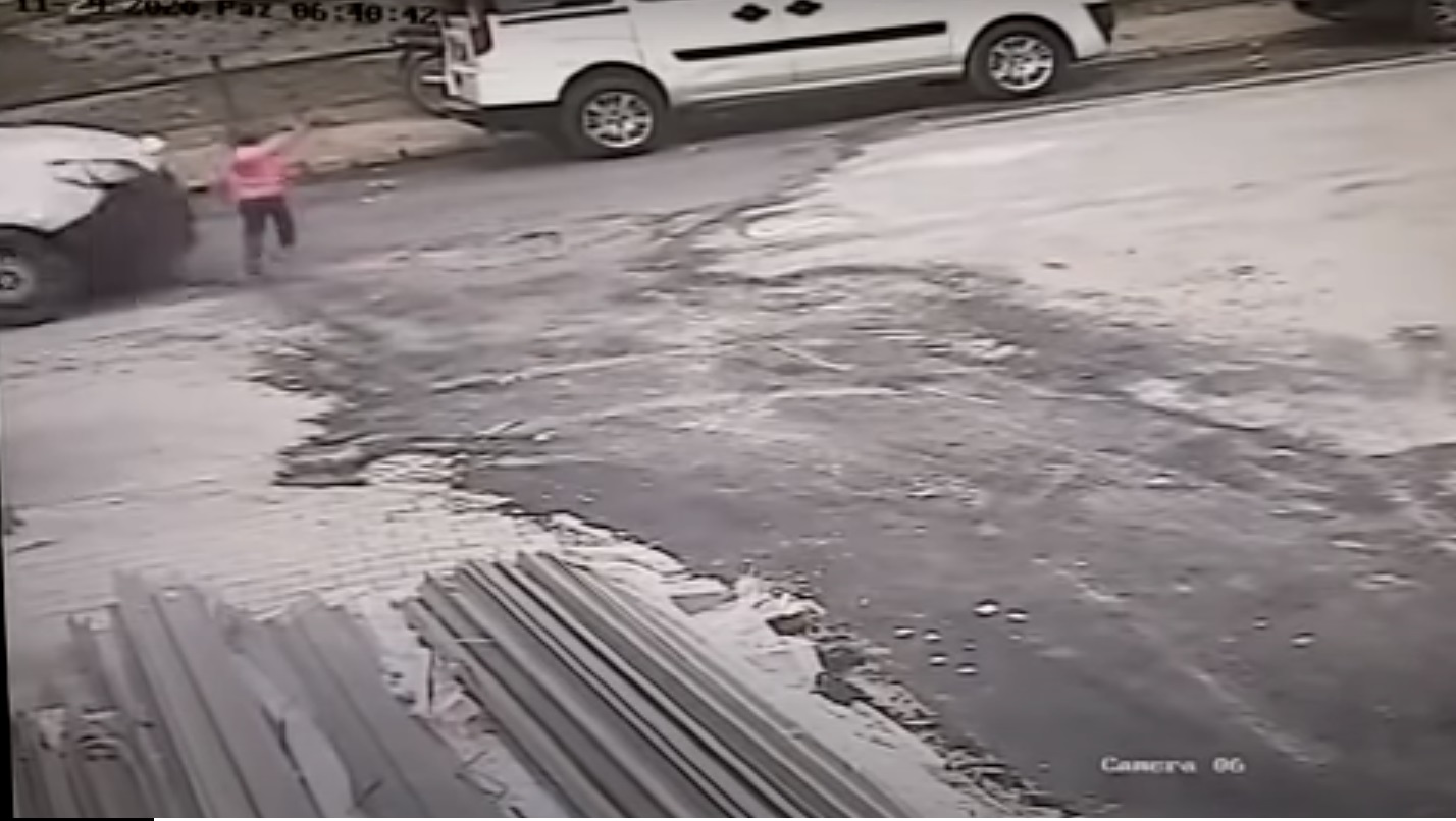 lkl - شاهد بالفيديو ....لحظة اصطدام سيارة بطفلة تركية صغيرة تؤدي إلى وفاتها