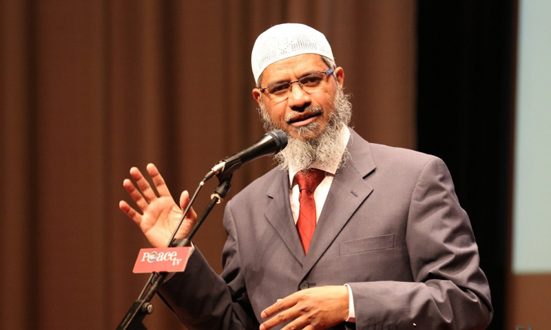 اسلم على يديهما الآلاف .. فارس الدعوة “أحمد ديدات ” وتلميذه “ذاكر نايك ” الملاحـ.ـق , ما قصتهما ؟ lolo - اسلم على يديهما الآلاف .. فارس الدعوة “أحمد ديدات ” وتلميذه “ذاكر نايك ” الملاحـ.ـق , ما قصتهما ؟
