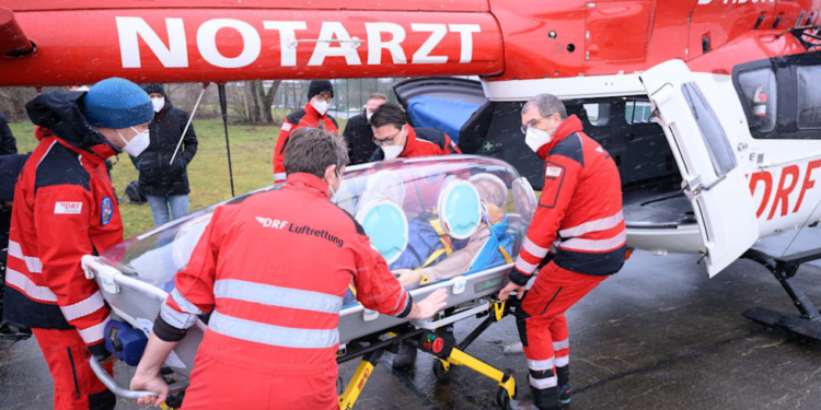 UIKJ - أول مروحية في ألمانيا لإنقاذ مرضى كورونا