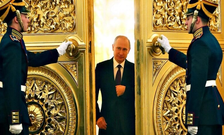 بوتين 780x470 1 - الرئاسة الروسية تنشر تفاصيل عن دخل وممتلكات “بوتين”.. إليكم قائمة الرؤساء الأعلى دخلاً خلال عام 2020