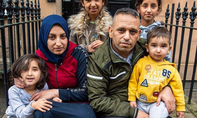 New Project 9 - عائلة سورية لاجئة تناشد دولتها الأوربية  تشكيل مجموعات لمساعدة السوريين