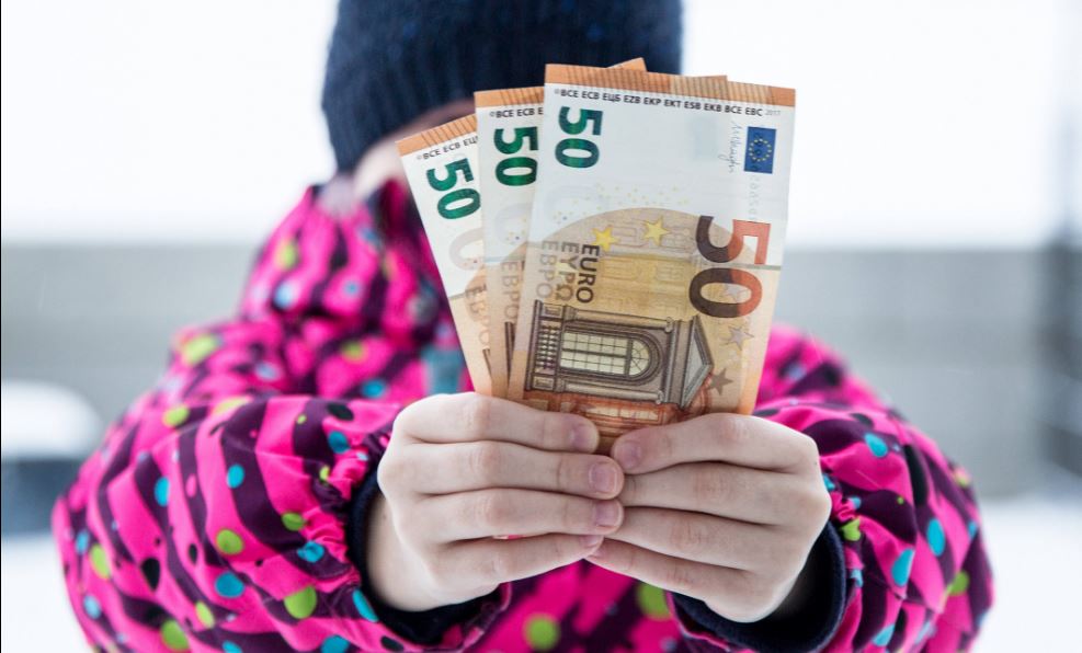kin - تفاصيل قانون ألماني جديد بمنح 100 يورو إضافية لكل طفل اعتباراً من آب ومن يحق له الحصول عليها