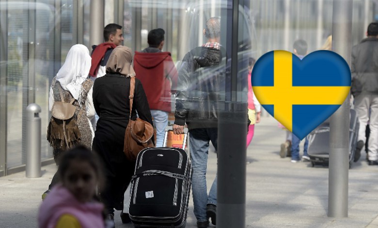 1 - بعد إعلان قوانين الهجرة الجديدة في السويد.. هل يمكن سحـ.ـب الإقامة المؤقتة من اللاجئين أو هناك قانون يحميهم ؟