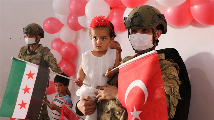 thumbs b c 5319b79783f97b01a3d97f992966e7f8 - الجيـ.ـش التركي يحتفل بعيد ميلاد طفلة سورية ماقصـ.ـتها ؟