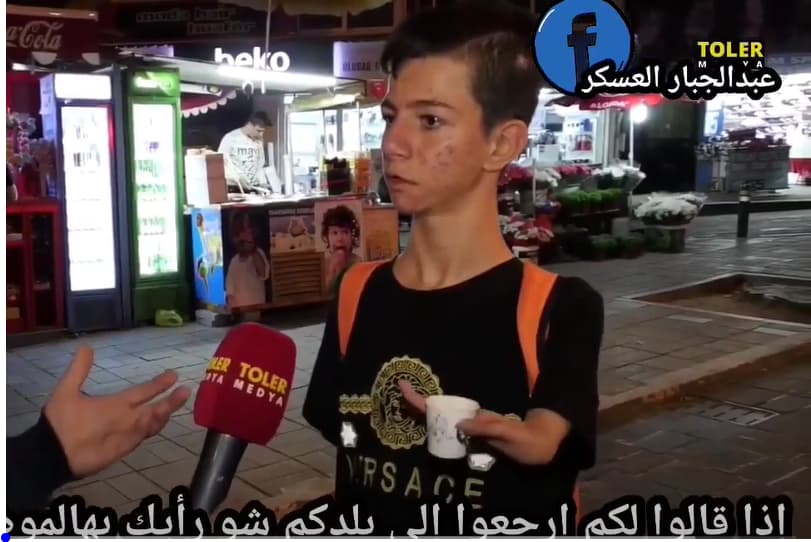 سوري 1 - فيديو مـ.ـؤثر لطفل سوري من ذوي الاحتياجات الخاصة ينفق على عائلته ومدرسته من عمله في شارع بتركيا