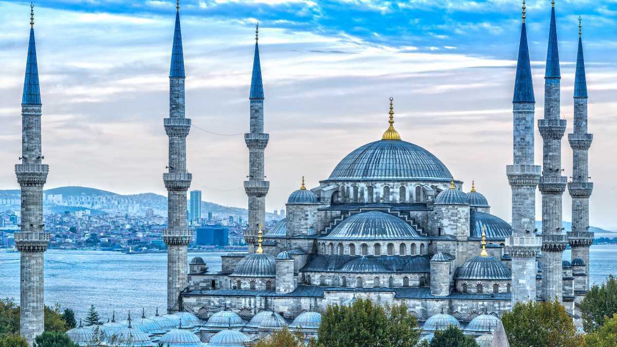 الازرق في اسطنبول - افضل وجهات السياحة في مرمريس تركيا