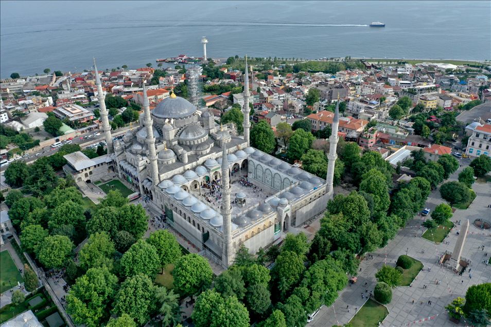 thumbs b2 b2c7a93641d7f53c0fac484eb8cbe39b - مسجد السلطان احمد أو الجامع الأزرق من أهم الأماكن السياحية والتاريخية في اسطنبول