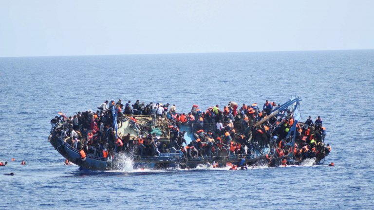 1608303477490 - مأساة جديدة بعد غرق قارب وانتشال عشرات الجثث اغلبهم مصريين وسوريين .. اليك التفاصيل