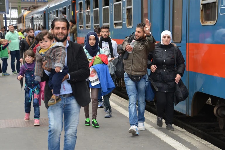7d204a5b 651e 4bb0 9851 e359d85ffa42 - هل كان قرار ميركل باستقبال اللاجئين صائباً في 2015 ؟..صحيفة ألمانية تكشف أهم ما حققته الهجرة و اللجوء لألمانيا