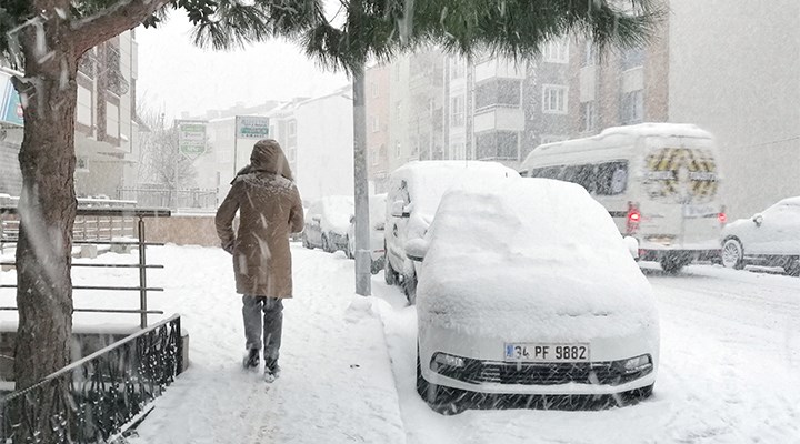 istanbul a kar geliyor 839745 5 - أمطار غزيرة وثلوج قادمة في عدة ولايات تركية اعتبارا من الغد