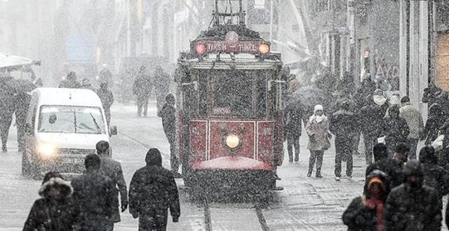 son dakika istanbul da bu gece ve yarin yogun 13870101 8360 o 640x330 - خبير الارصاد الجوية يعلن عن تاريخ تساقط الثلوج في مدينة اسطنبول