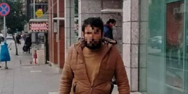 سوري censored 660x330 - شـ.ـاهد مواطن سوري يضـ.ـرب سيدة تركية في منتصف الشارع لتغـ.ـمي عليها والشرطة تكشف أمر خطـ.ـير (فيديو)