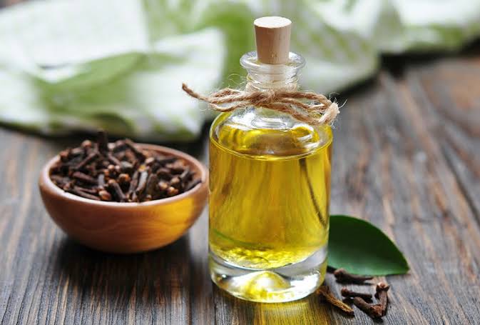 خلطة المعجزات التي يبحث عنها جميع الرجال في غرفة النوم.. تناول زيت الزيتون والثوم والقرنفل بهذه الطريقة السحرية وشاهد ما الذي سيحدث! photo ٢٠٢٢ ١٢ ٠٢ ٠١ ٠٥ ٣٨ - خلطة المعجزات التي يبحث عنها جميع الرجال في غرفة النوم.. تناول زيت الزيتون والثوم والقرنفل بهذه الطريقة السحرية وشاهد ما الذي سيحدث!