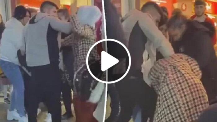 شاهد شجار عـ .ـنيـ .ـف بين فتاتين تركيتين بسبب رجل وعشرات الاشخاص يتجمعون حولهن ولا يستطيعون تفرقتهن 63b68e854e3fe00a0002d273 - شاهد شجار عـ .ـنيـ .ـف بين فتاتين تركيتين بسبب رجل وعشرات الاشخاص يتجمعون حولهن ولا يستطيعون تفرقتهن