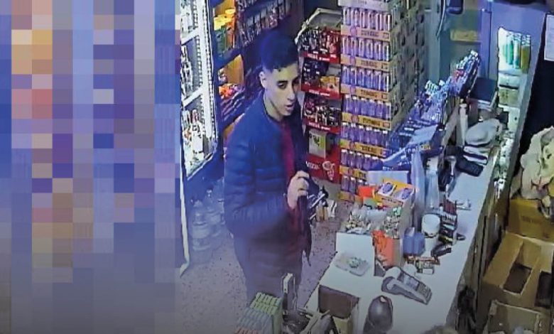شاهد شاب عـ.ـربي يقوم بايحاءات جـ.ـنسـ.ـية لبائعة في متجر بمدينة تركية وغضب واسع ومطالبات بترحيله avcilarda cirkin teklifte bulunan musteriyi tokatlayarak kovdu 120302 20230103 780x470 - شاهد شاب عـ.ـربي يقوم بايحاءات جـ.ـنسـ.ـية لبائعة في متجر بمدينة تركية وغضب واسع ومطالبات بترحيله