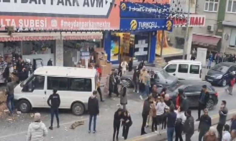 bagcilar patlama 780x468 - شاهد انفـ.ـجار يهز ورشة نسيج في وسط اسطنبول وسقوط اصـ.ـابات وحالة ذعـ.ـر بين المواطنين (فيديو)