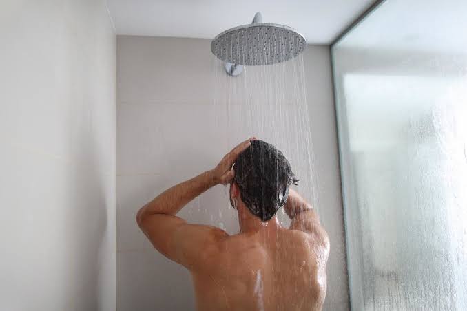 images.jpeg ٨ 1671910165 1672946621 - اغلى مايملكه ... عادة السيئة يفعلها الرجال اثناء الاستحمام قد تدمر الجهاز التناسلي