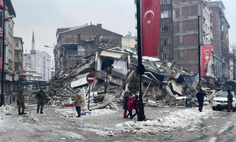 249042 780x470 - شاهد صور مخيفة لتحرك الأراضي التركية 3 أمتار نحو الغرب بعد الزلزال الكبير