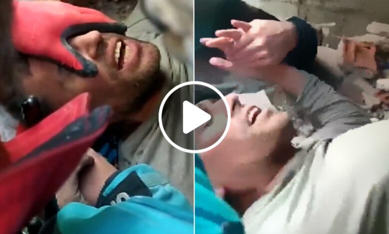 فيديو لمشهد مؤثر ومبكي لتركي يقرأ القرآن الكريم بعد انتشاله من تحت الانقاض وعينيه مغمضتين 9848979 780x470 1 - فيديو لمشهد مؤثر ومبكي لتركي يقرأ القرآن الكريم بعد انتشاله من تحت الانقاض وعينيه مغمضتين