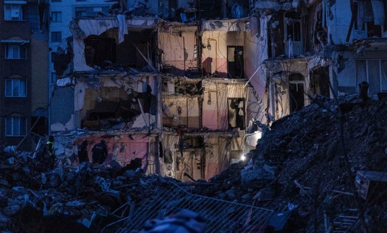 Antakya Fanack AFP SAMEER AL DOUMY 1024PX 780x470 - بالفيديو مشهد مخيف لمدينة انطاكية ليلا وكأنها مدينة اشباح وسط حطام متناثر ومباني مدمرة