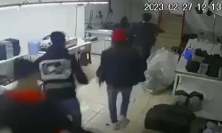 شاهد لحظة هروب عمال ورشة خياطة في ملاطيا وقت حدوث الزلزال الامس 89 780x469 - شاهد لحظة هروب عمال ورشة خياطة في ملاطيا وقت حدوث الزلزال الامس
