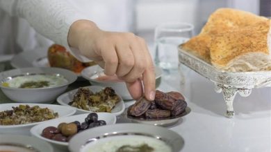 154 163600 better fasting foods eat suhoor 2 768x470 1 390x220 - للتخلص من الجوع والعطش طوال نهار رمضان.. أفضل 6 أطعمة احرص على تناولها في السحور