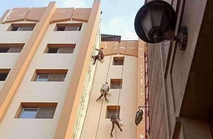 صورة عادية لعمال يغيرون لون المبنى ! 336775260 1141863776486752 764854306532121894 n 720x470 - صورة عادية لعمال يغيرون لون المبنى !