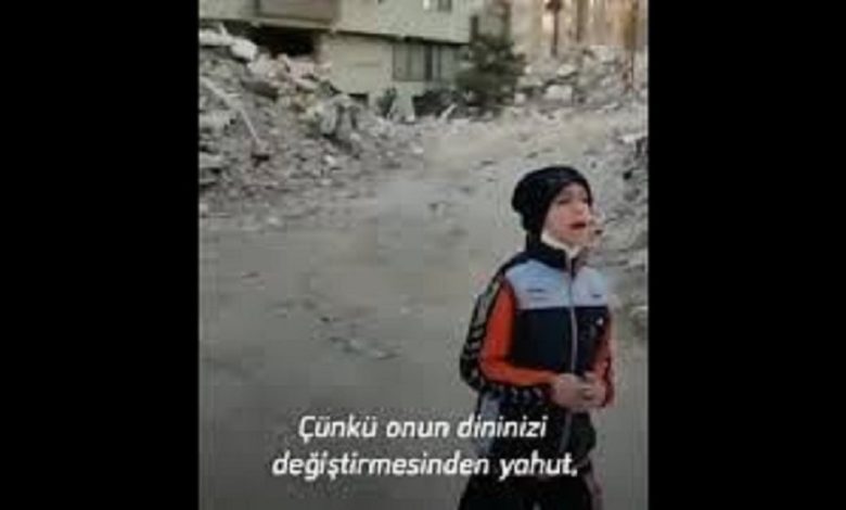 mq2 1 780x470 - شاهد طفل سوري في تركيا يقرأ القرآ الكريم بصوت مؤثر على انقاض منزله المدمر والذي توفي فيه والدته وإخوته الأربعة