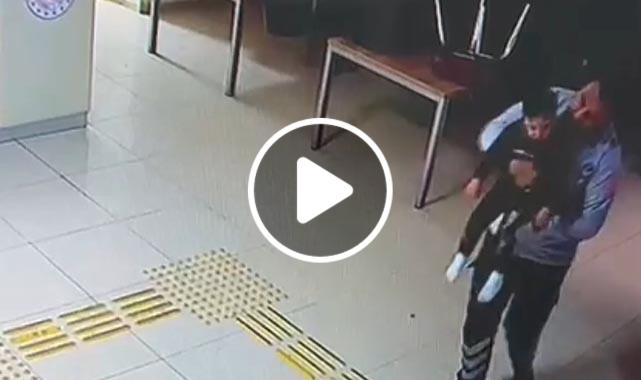 شاهد مواطن تركي يقوم بانقاذ حياة طفل سوري في اللحظات الاخيرة وسط انهيار الأم nefes borusuna cisim kacan cocugu guvenlik gorevlisi kurtardi 085718 20230321 - شاهد مواطن تركي يقوم بانقاذ حياة طفل سوري في اللحظات الاخيرة وسط انهيار الأم