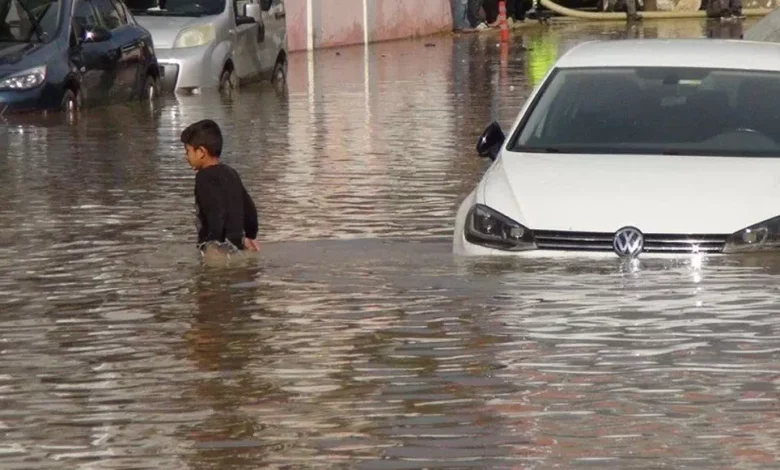 10i 780x470 - شاهد بالفيديو فيضانات تجتاح مدينة تركية وتحول شوارعها لبحيرات وحالة ذعر بين المواطنين