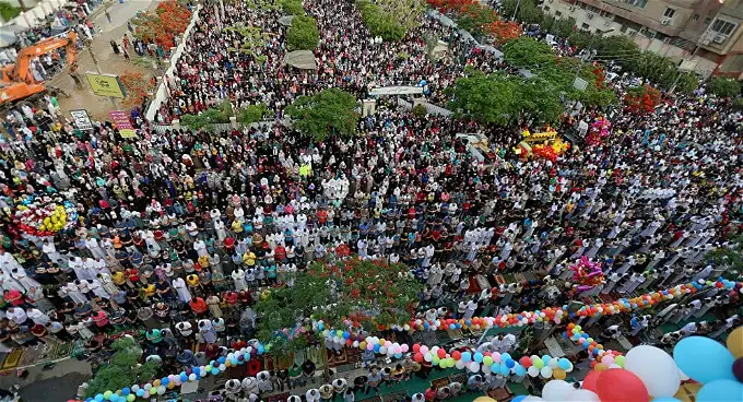 العيد - موعد وتوقيت صلاة عيد الفطر 2023 في كل المدن والمحافظات المصرية والسعودية وفلسطين وعمان والجزائر والمغرب وتونس